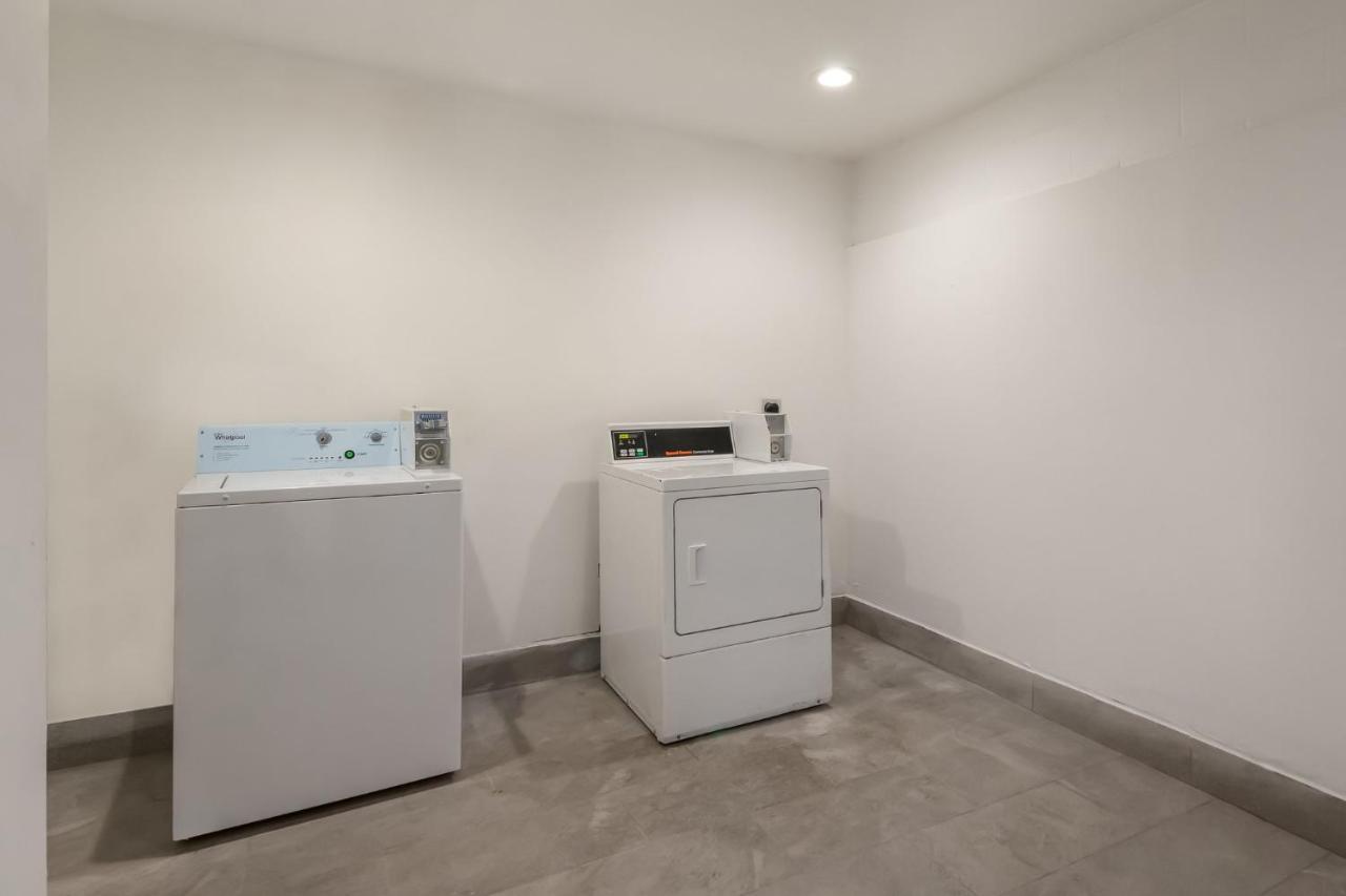 Hometowne Studios By Red Roof San Antonio - Seaworld Northwest Esterno foto