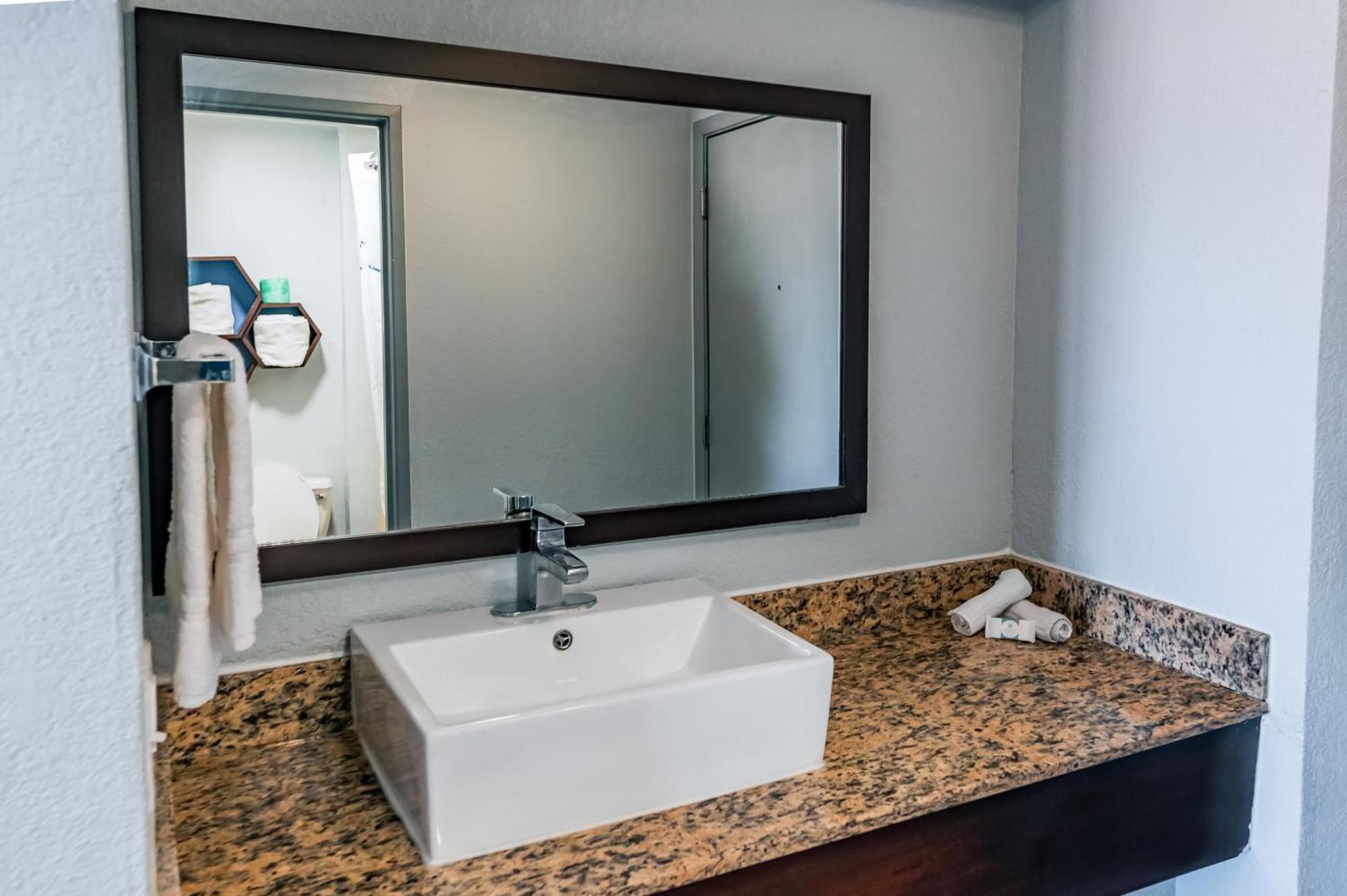 Hometowne Studios By Red Roof San Antonio - Seaworld Northwest Esterno foto