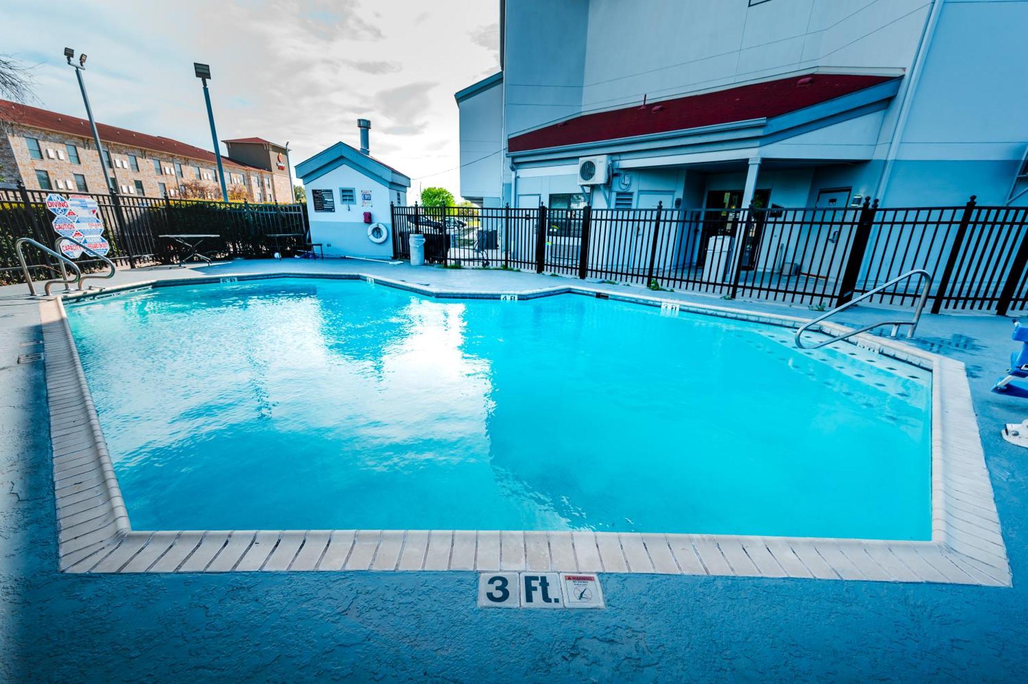 Hometowne Studios By Red Roof San Antonio - Seaworld Northwest Esterno foto